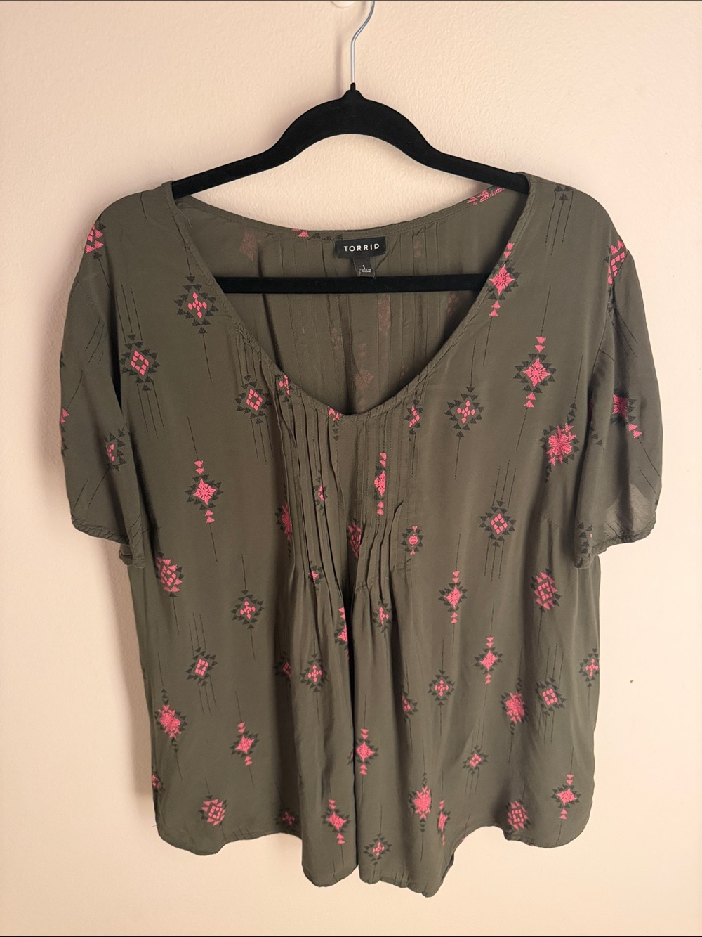 torrid Olive Green Short Sleeve V-Neck Blouse with Pink print